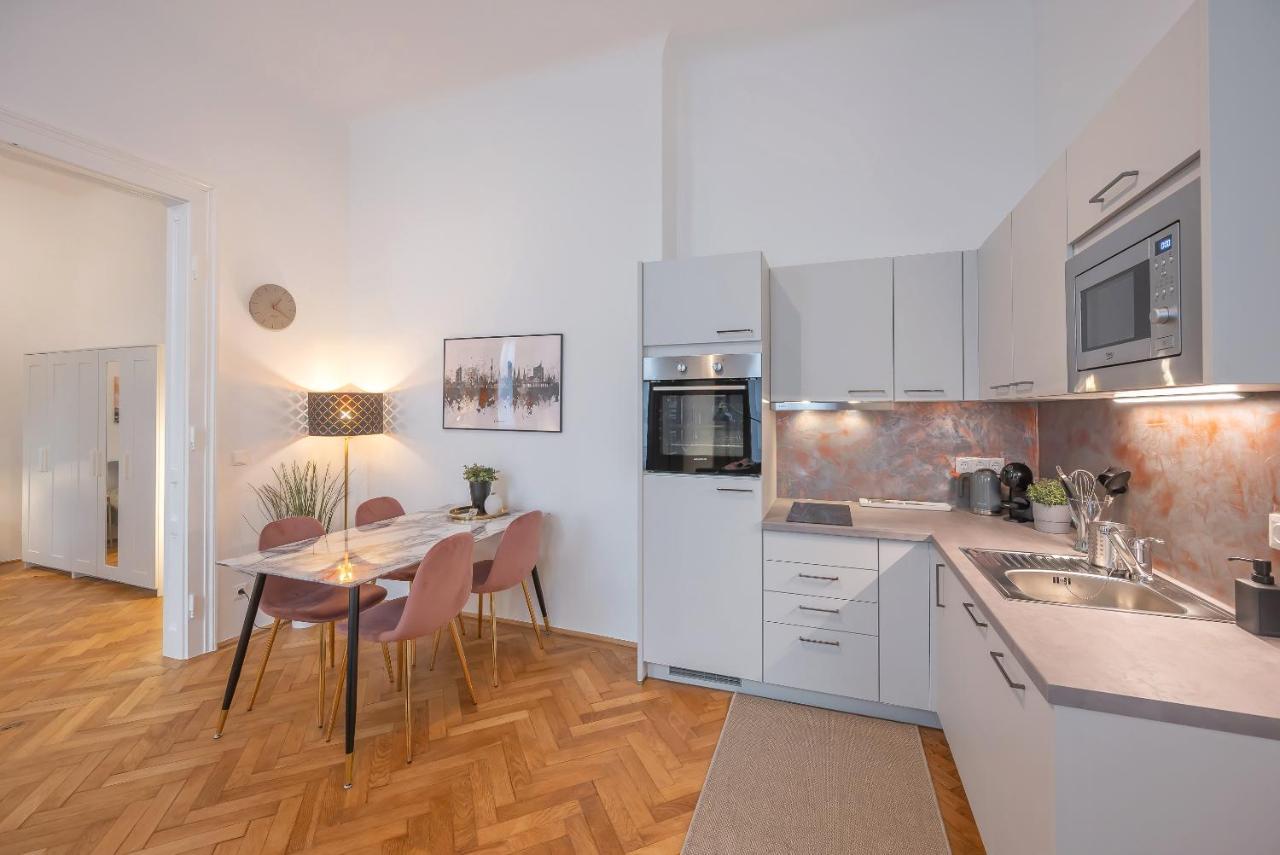 Cosy City Center Apartment Wien Exteriör bild