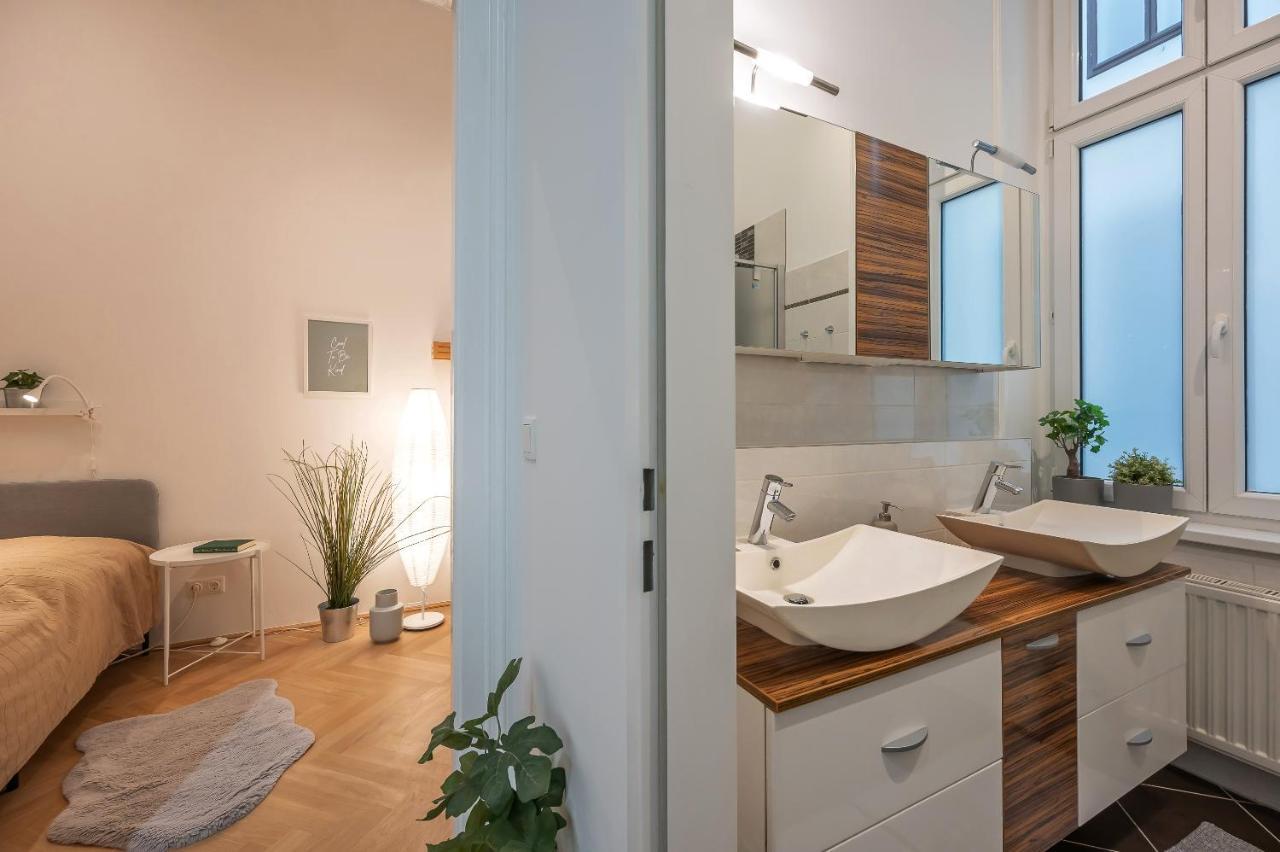 Cosy City Center Apartment Wien Exteriör bild